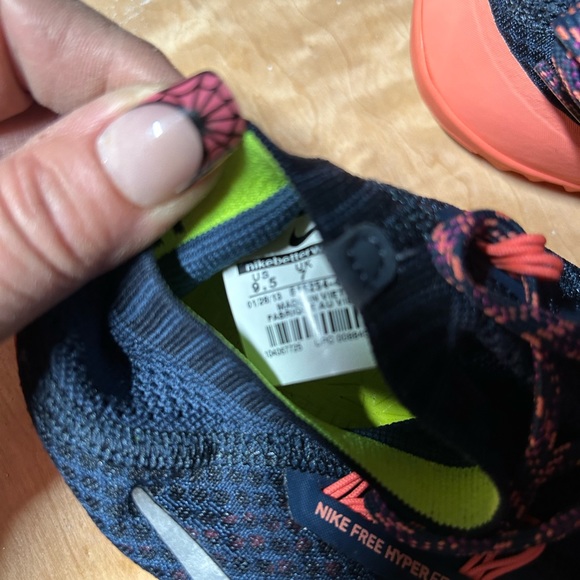 Nike - Picture 4 of 4